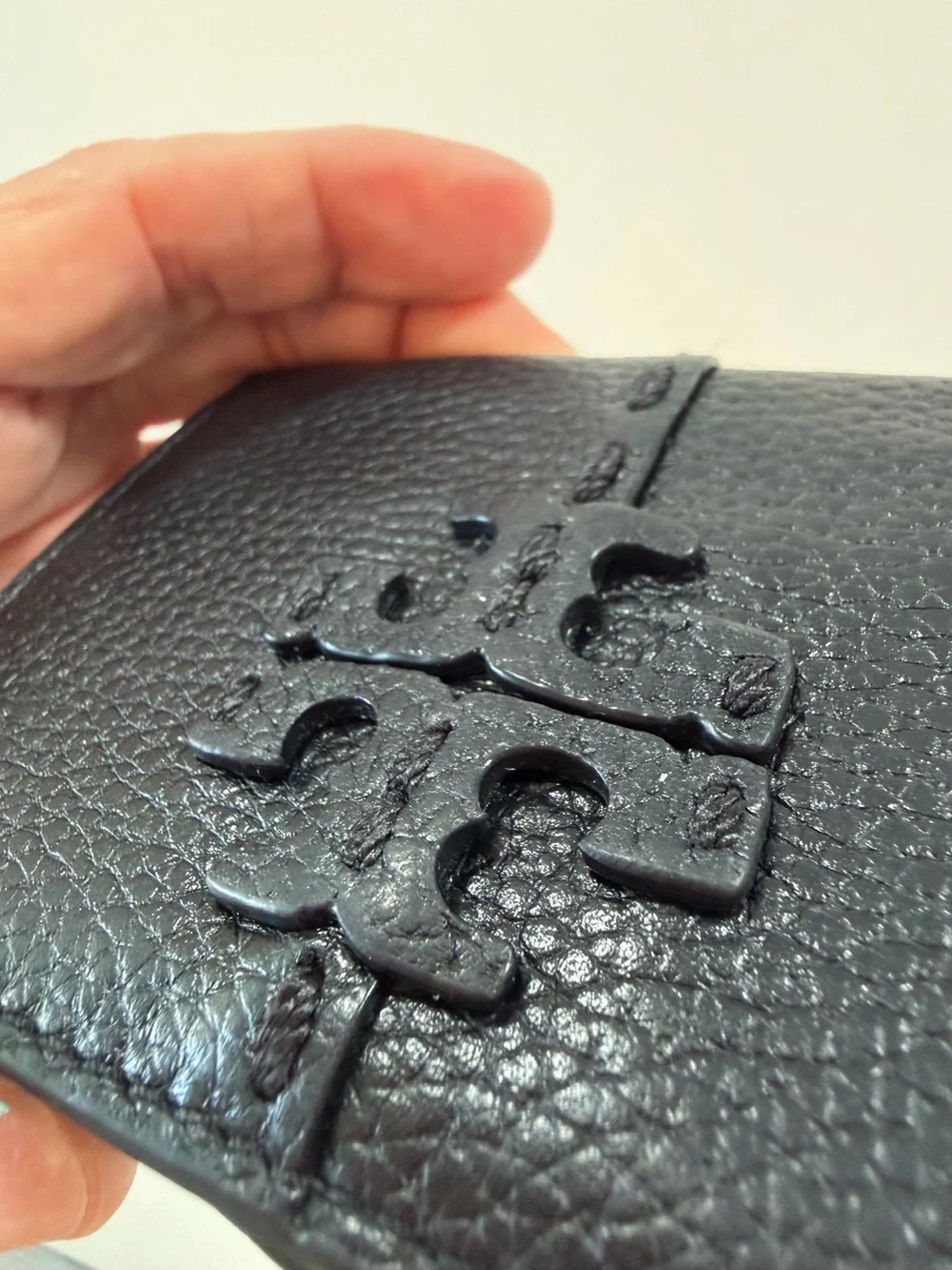 Tory Burch McGraw Bombe Black Pebbled Leather Compact Wallet